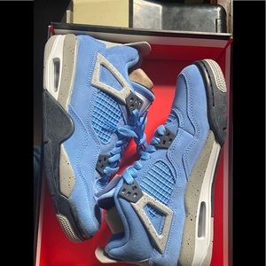 Air Jordan 4 Retro (University Blue)